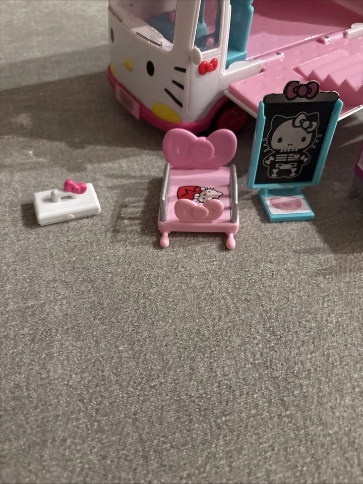 РЕДКИЙ ИГРОВОЙ НАБОР HELLO KITTY ВЕРТОЛЕТ СКОРОЙ ПОМОЩИ Неполный - Изображение 2 из 4