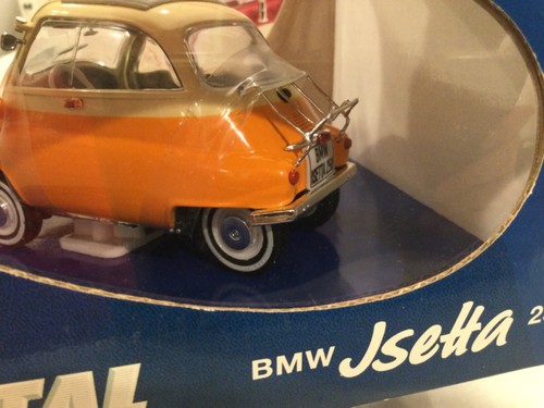 Revell 1:18 1955 BMW Isetta 250 - Picture 2 of 6