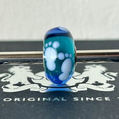 Authentische Trollbeads Eiche Unikat Glasperle weiß Fußabdruck blau grün Critter