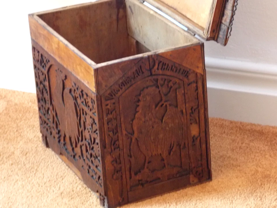 Holz Kiste antik Truhe Eier Hühner Kasten geschnitzt selten HBT 28x34x20 - Image 2 of 4