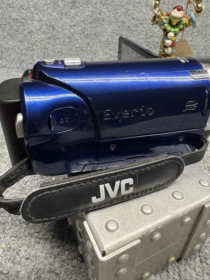 JVC Everio GZ-HM30BU AVCHD 40x Zoom Camcorder Battery Charger Tested/Working - Image 3 of 4