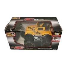 New Bright RC Trucks Jeep Wrangler 1:24 Remote Radio Control Toy Car No. 2424