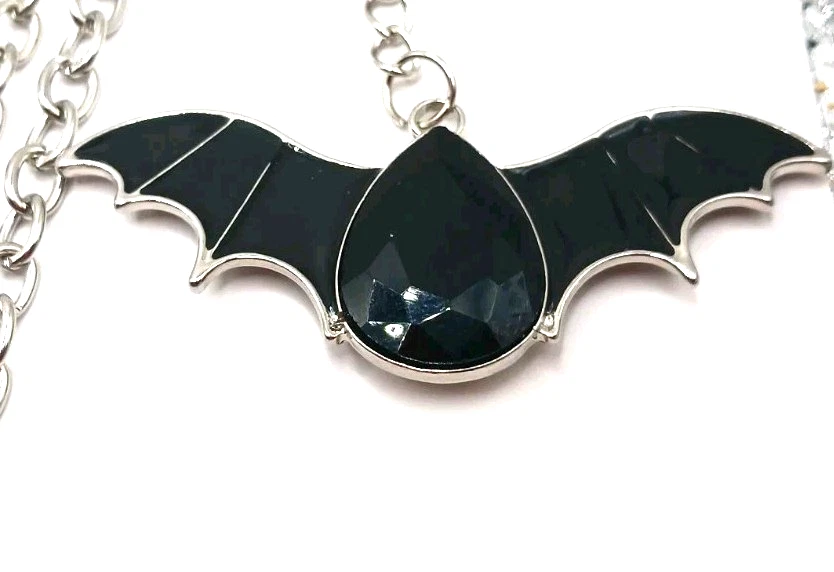 Cadena de metal murciélago negro doble capa tono plata 19 pulgadas de largo  Foto 3 de 4