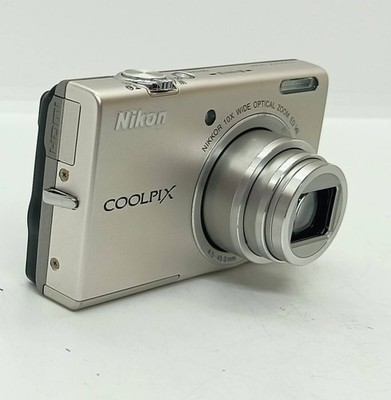 Nikon COOLPIX S6200 16.0MP Compact Digital Camera Silver Used