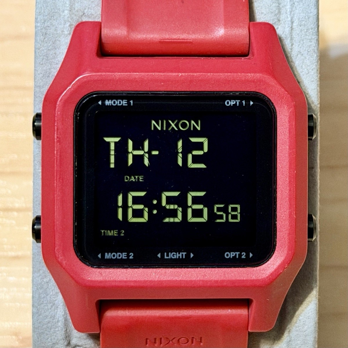 Nixon The Staple 