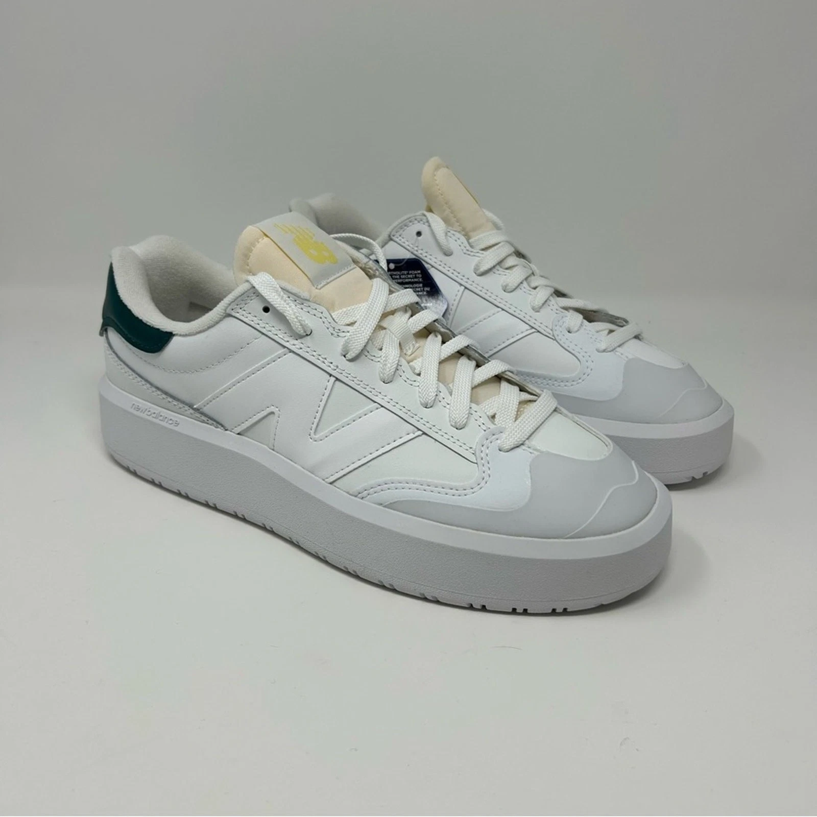 New Balance Gender Inclusive CT302 in Verde Bianco