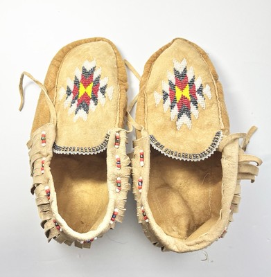 Vintage Handmade Native American Beaded Soft Sole Hide  display picture 1