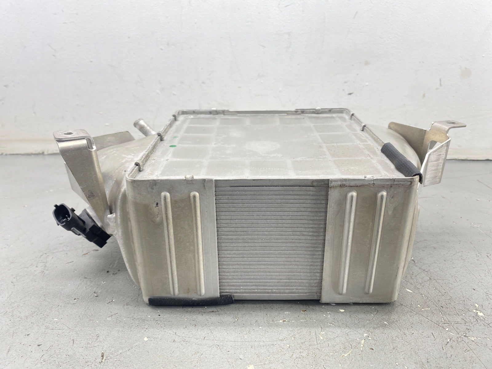 2020-2023 MCLAREN GT 4.0L ENGINE LEFT COOLING INTERCOOLER 14F0556CP OEM 2021