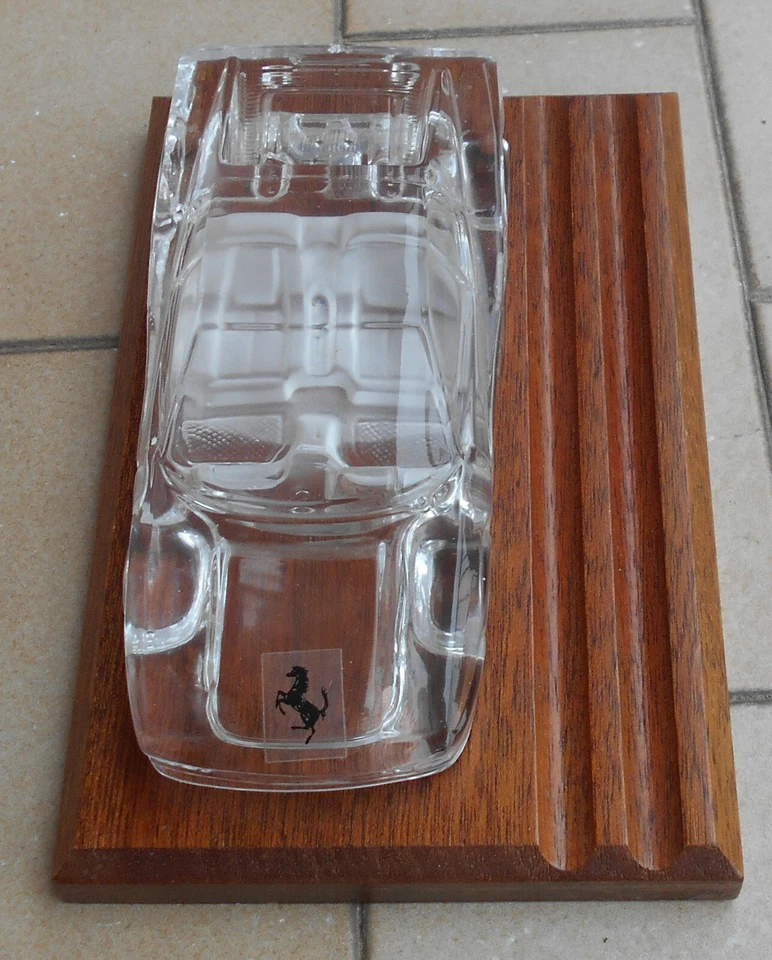 FERRARI TESTAROSSA IN VETRO CRISTALLO SET SCRIVANIA FERMACARTE PORTAMATITA PENNA - Immagine 2 di 4