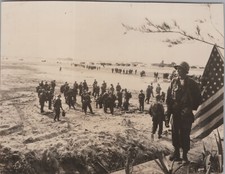 WW2 Battle Okinawa 1945 US Soldiers Landing Beach 4.5x3.5 Rare - Original Photo