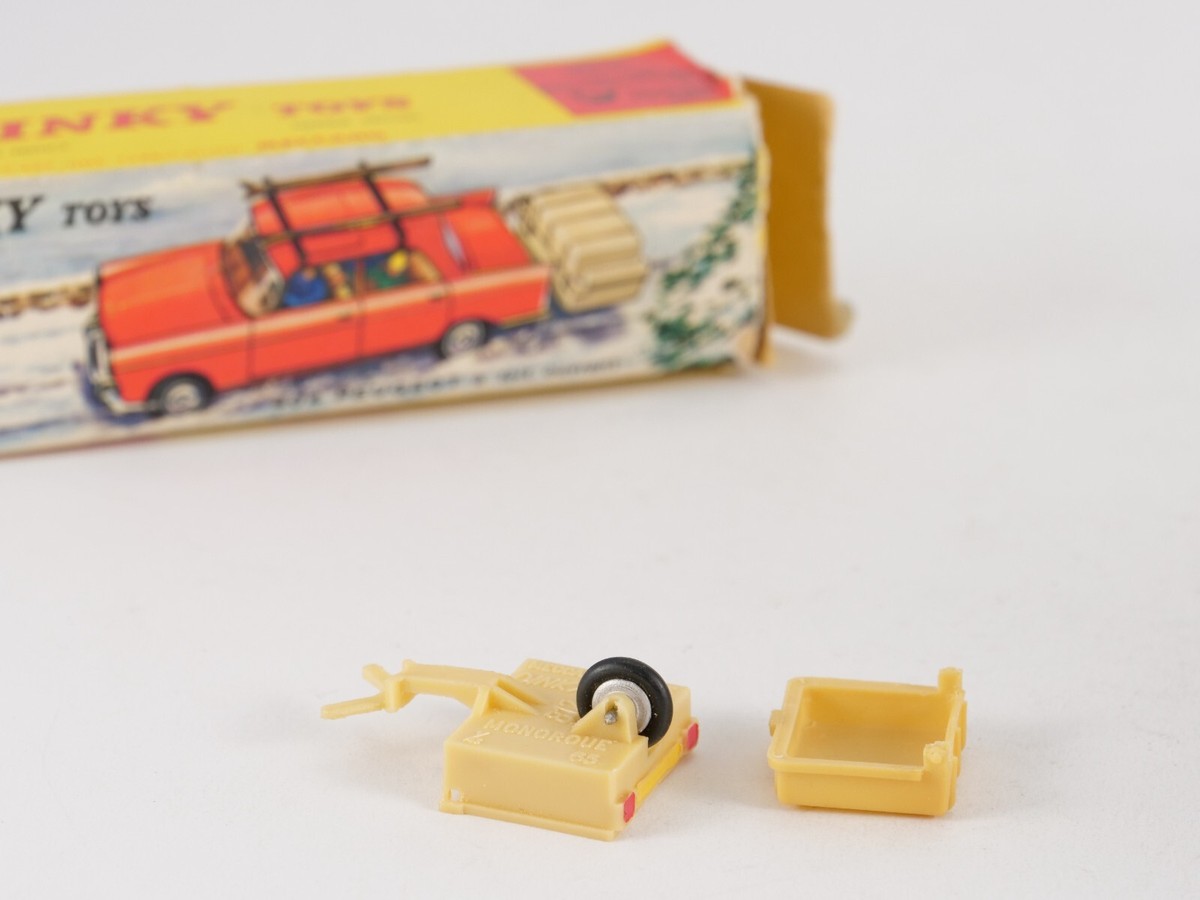 Dinky Toys 536 – Peugeot 404 Rouge – Toit Ouvrant – 1/43 – En Boîte
