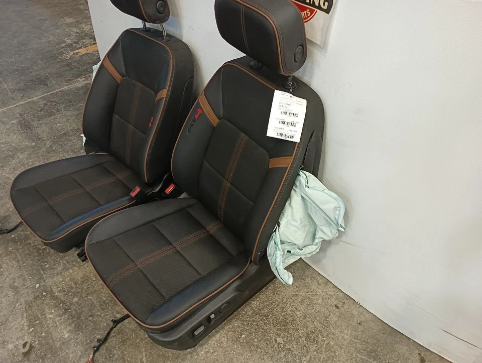 *BAD BAGS* Pair Black Cloth Front Seats from 2024 GMC Canyon 11473881 - Image 2 of 4