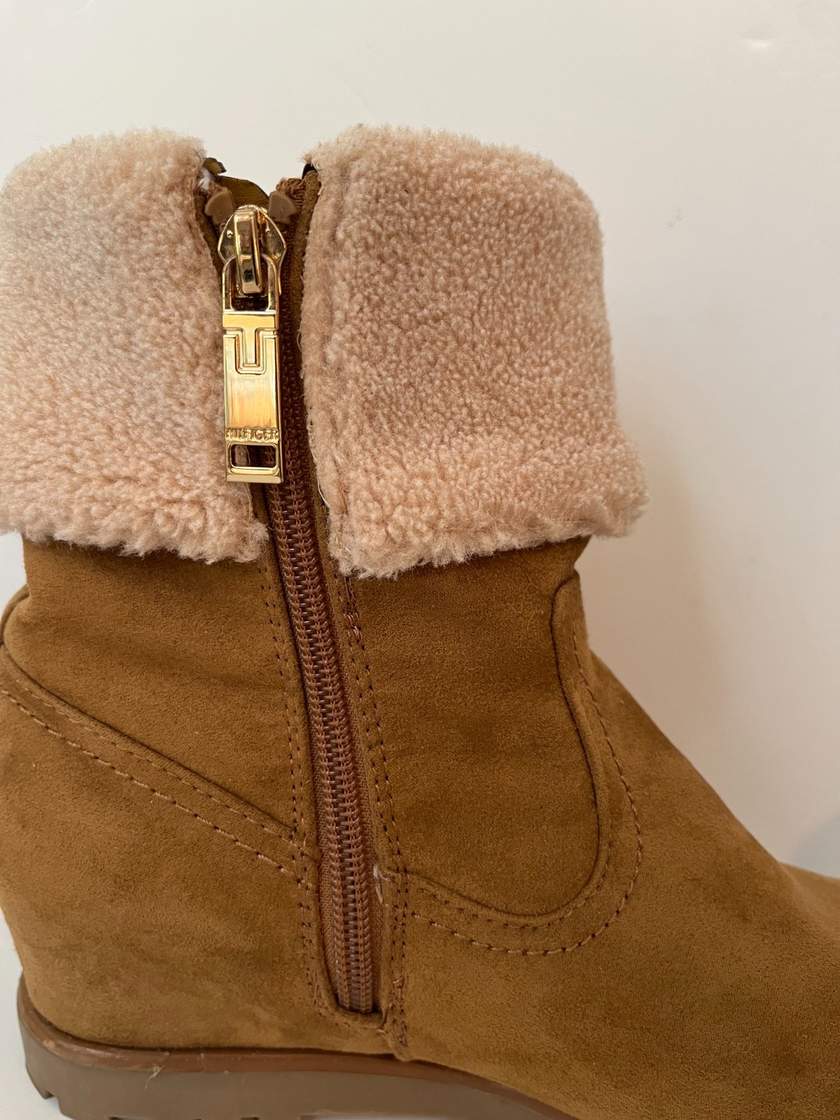 Tommy Hilfiger Soffia 2 Wedge Suede Leather Faux Fur Ankle Boots Women's Size 6M thumbnail 8