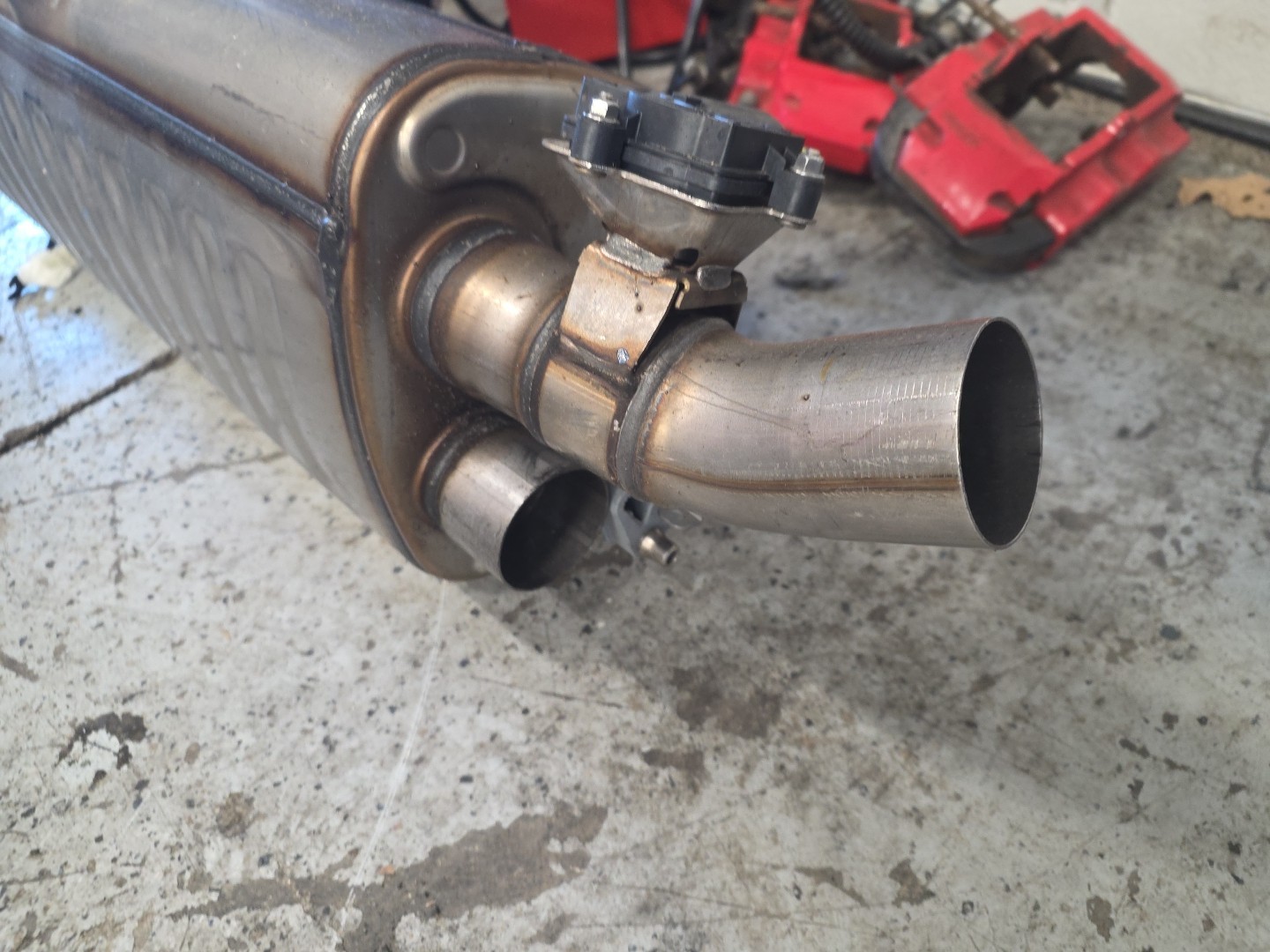 Lamborghini Urus Exhaust System 2019–2022 – Complete Catback with Quad Tips Oem