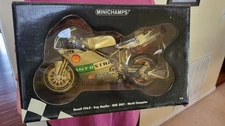 Minichamps 1/6 Scale 062 011221 - Ducati 996R T. Bayliss WSB 2001 World Champion