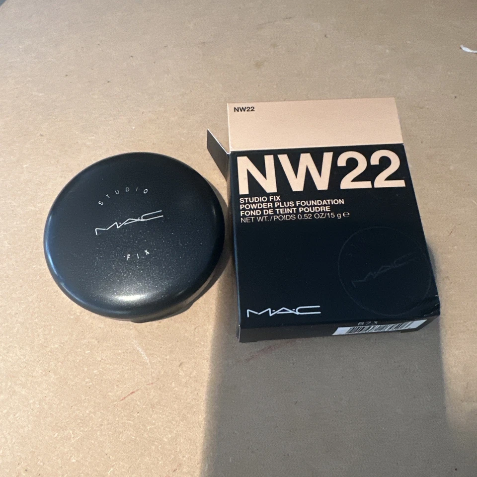 MAC Studio Fix Powder Plus Foundation NW22 Brand New - Image 2 of 2