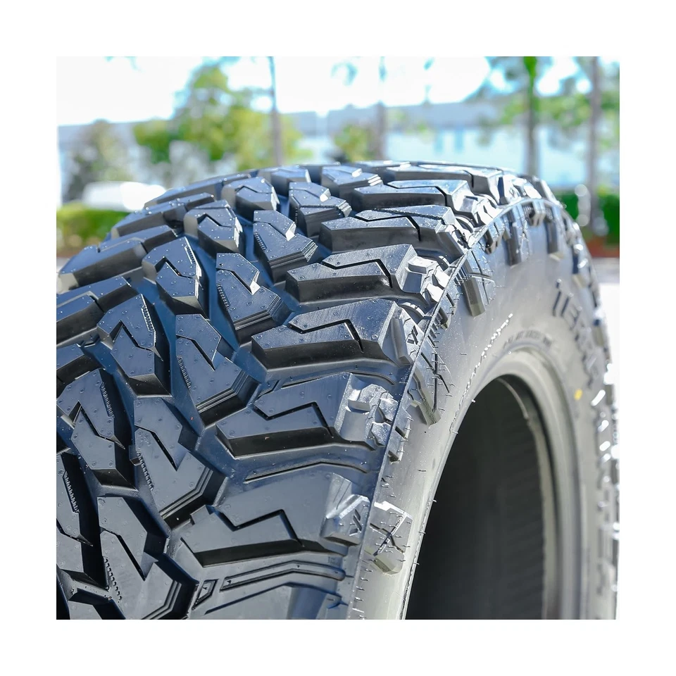 Neumático radial para camión ligero todoterreno Venom Power Terra Hunter M/T-33X12.50R20... Foto 2 de 4