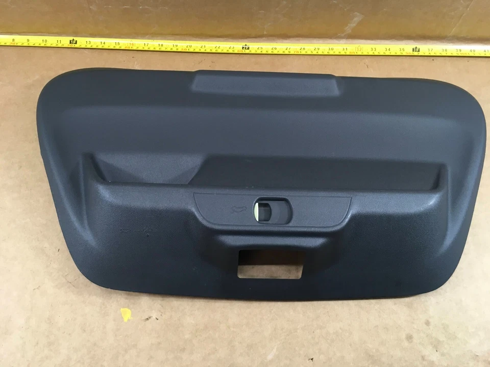 2013 VOLKSWAGEN BEETLE REAR TRUNK LID LIFTGATE COVER PANEL TRIM 5C3867601A OEM . - Image 4 of 4
