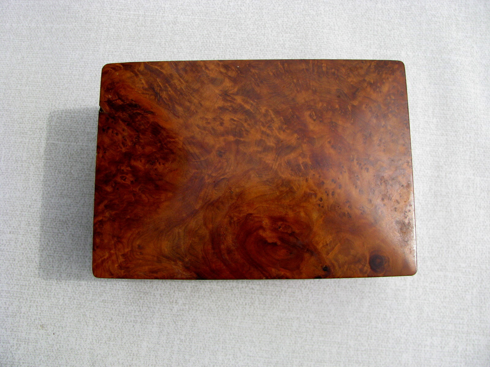 FINE VINTAGE SELECT BURL TWO LAYER JEWELRY/KEEPSAKE BOX DECORATIVE OBJECT D’ ART