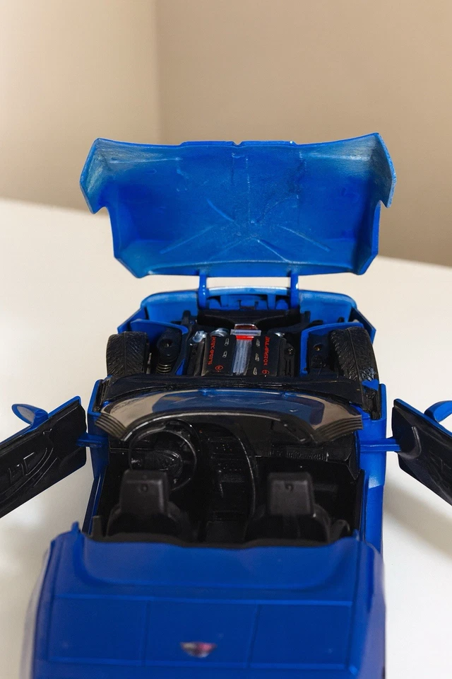 Modelo de coche Corvette fundido a presión vintage - escala 1:18 - azul con tira de carreras blanca Foto 2 de 3