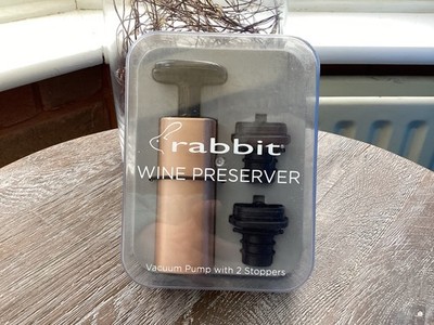 Rabbit Wine USA Wein Konservierer Vakuumpumpe & 2 Stopfen Neu im Karton.