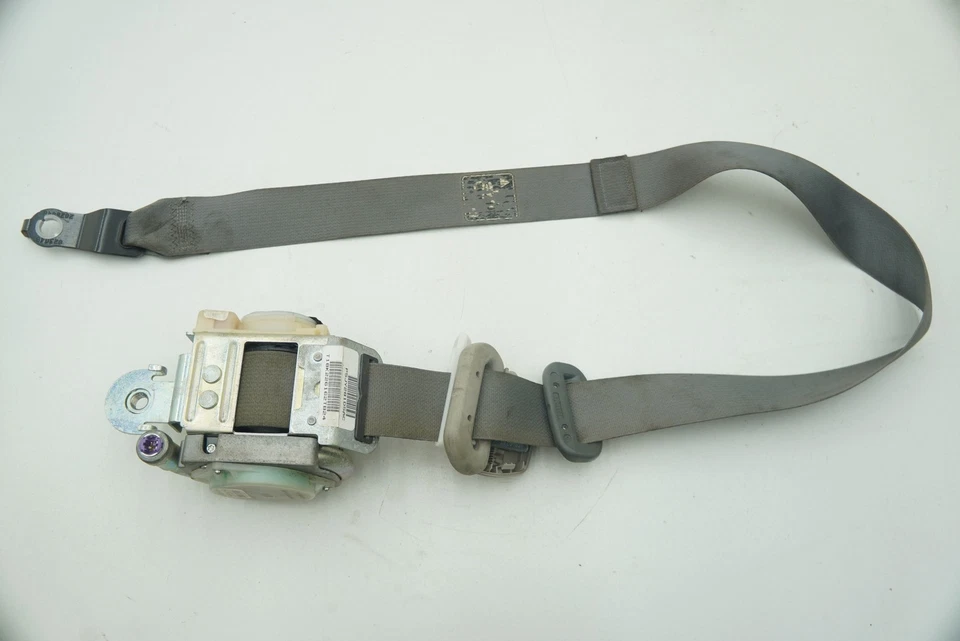 Retractor de cinturón de seguridad delantero derecho pasajero 5JY281D5AC OEM Dodge Ram 1500 2006-07 Foto 2 de 3