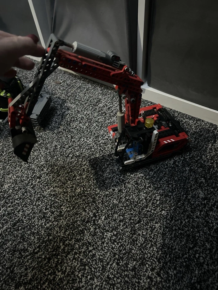 LEGO Technic 8294 Excavator, photo 1 of 2