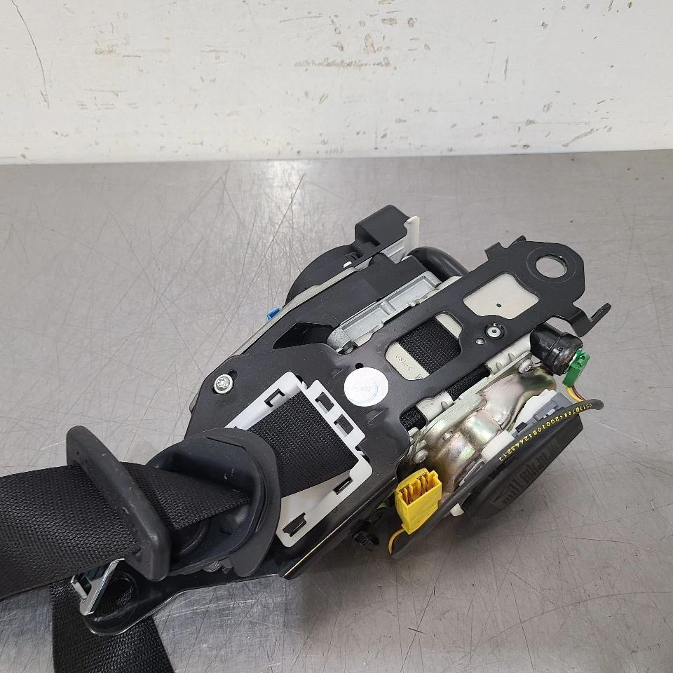 15 2015 MERCEDES-BENZ S550 222 TYPE FRONT SEAT BELT RETRACTOR BLACK RIGHT  Foto 3 de 4