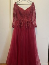 Red Beaded Long Sleeve Formal Gown Size 6 Embellished Bodice Evening Dress Prom