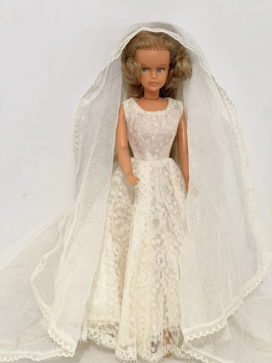 Tenue Vintage, Manteau Ou Robe Pour Poupée Mannequin TRESSY, MILY, BARBIE Années 60/70 - Occasion TBE