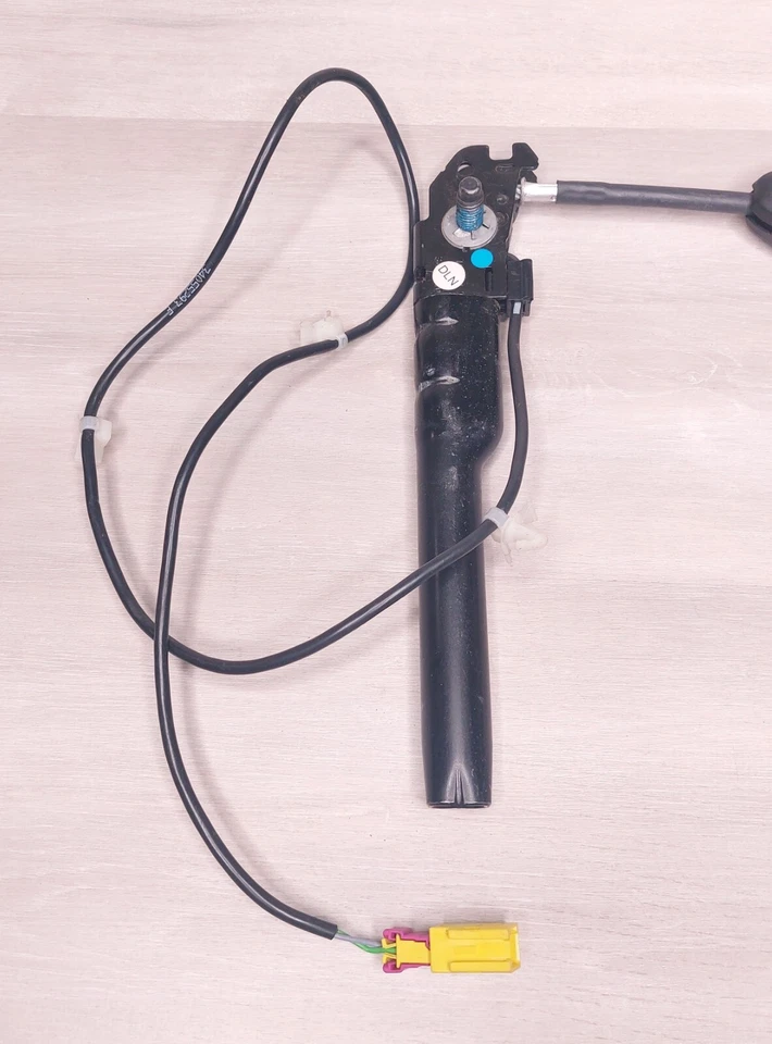 Pontiac G8 2008-2009 conductor delantero izquierdo lado izquierdo cinturón de seguridad negro OEM Foto 2 de 4