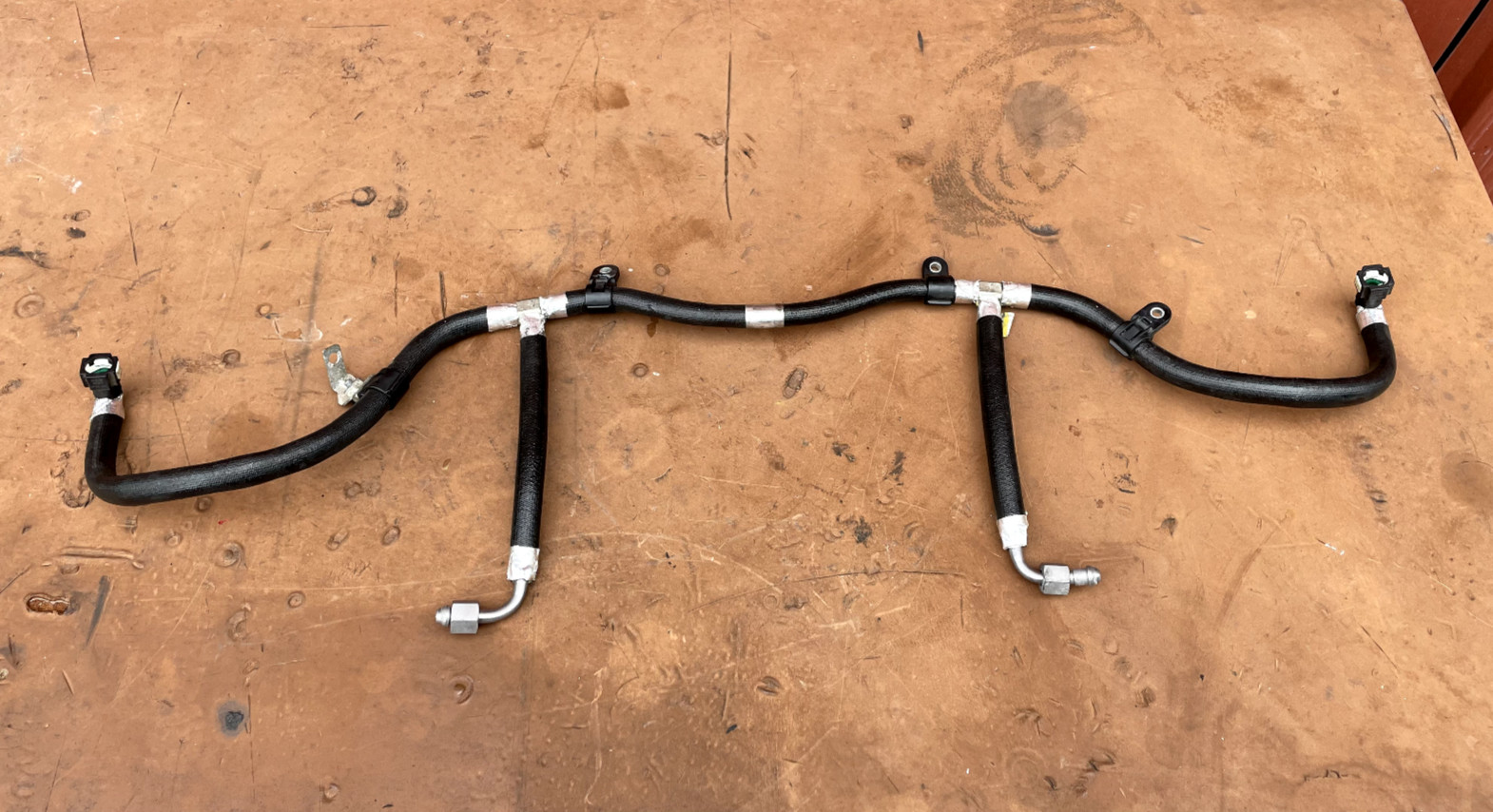 Ferrari 488 GTB Spider  FUEL DELIVERY PIPE 316734 OEM used
