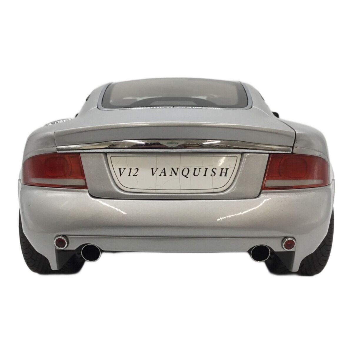 Kyosho 1/12 Aston Martin V12 Vanquish Silver (08603S2) Model Kyosho 1/12 Aston Martin V12 Vanquish Silver (08603S2) Model