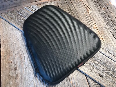EXPANDABLE TAIL BAG BLACK CARBON FIBRE 