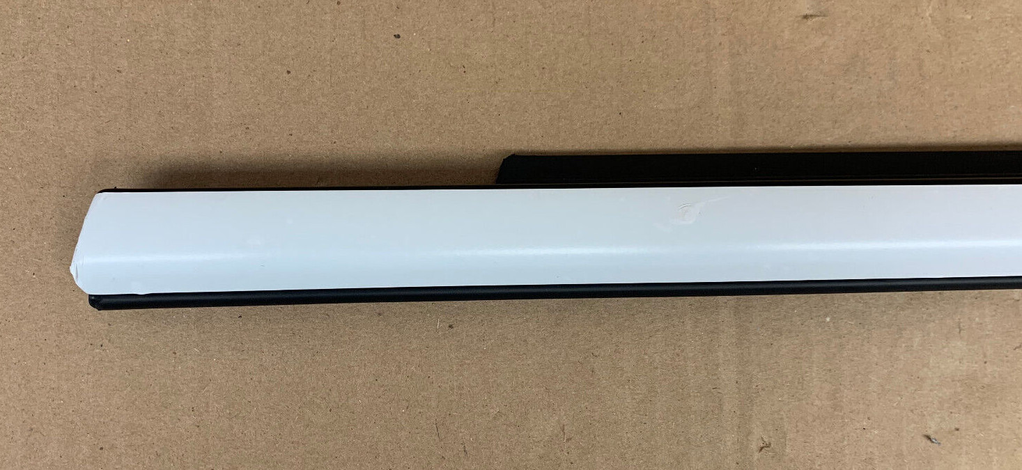 NEW! Genuine Maserati LEFT LH FRONT OUTER GLASS SCRAPER GASKET 670104023 OEM