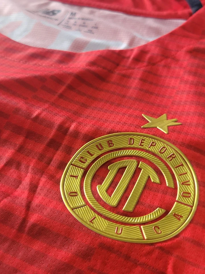 Jersey Toluca Calce Ajustado 2026 Local Diablos Parches Campeón y Estrella Foto 2 de 4