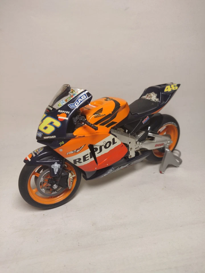 1/12 Altaya Repsol Honda RC211v V.Rossi Champion 2003 !Defauts! - Photo 1/2