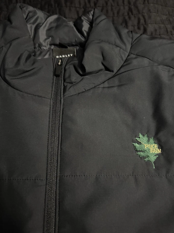 Chaqueta acolchada ligera con cremallera completa aislada Oakley para hombre XL personalizada negra golf opio Foto 2 de 4