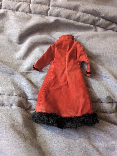 Barbie Magnífica Midi #3418 Mod 1970 de colección abrigo rojo y negro con piel sintética - Imagen 7 de 7