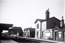PHOTO BR British Railways Station Scene - POTTERS BAR 6