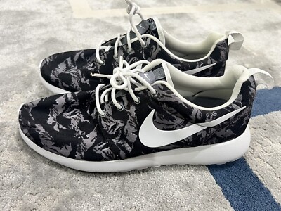Brand New NIKE Roshe One Mens Shoes 655206 014 Black White Camo