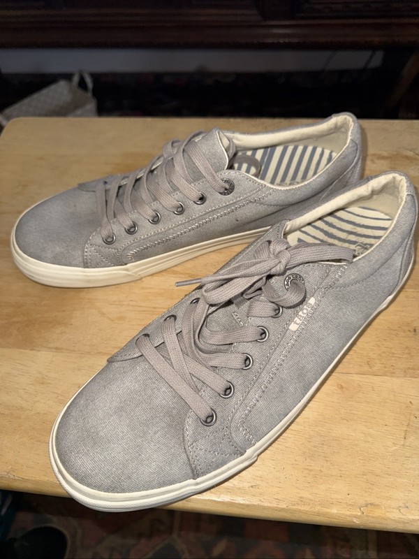 Gray Taos Plim Soul Sneaker With Arch Support Sz 11 EUC