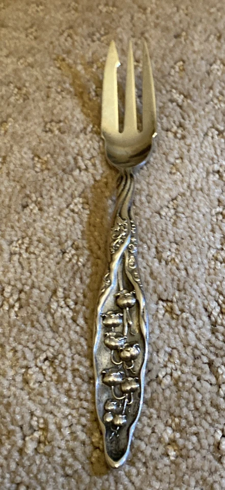 WHITING "LIRIO DEL VALLE" 1885 PLATA ESTERLINA TENEDOR PARA SERVIR sin monograma Foto 2 de 4