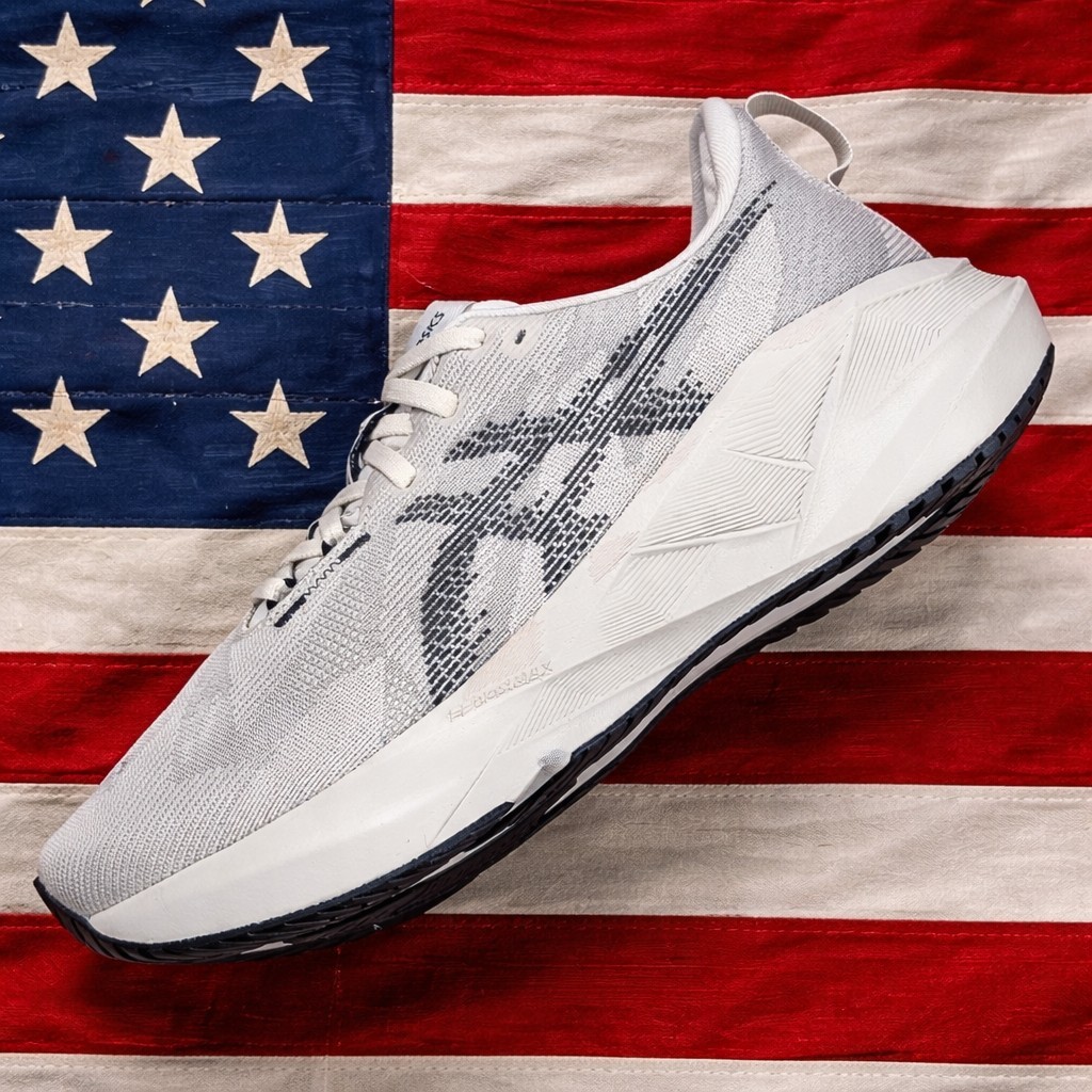 ASICS Novablast 5 Size 9.5 Men\'s Cream Athletic Running Shoes Sneakers 1011B974 NOVABLAST 5 | Men | White/Fawn | Running Shoes | ASICS  main image 3