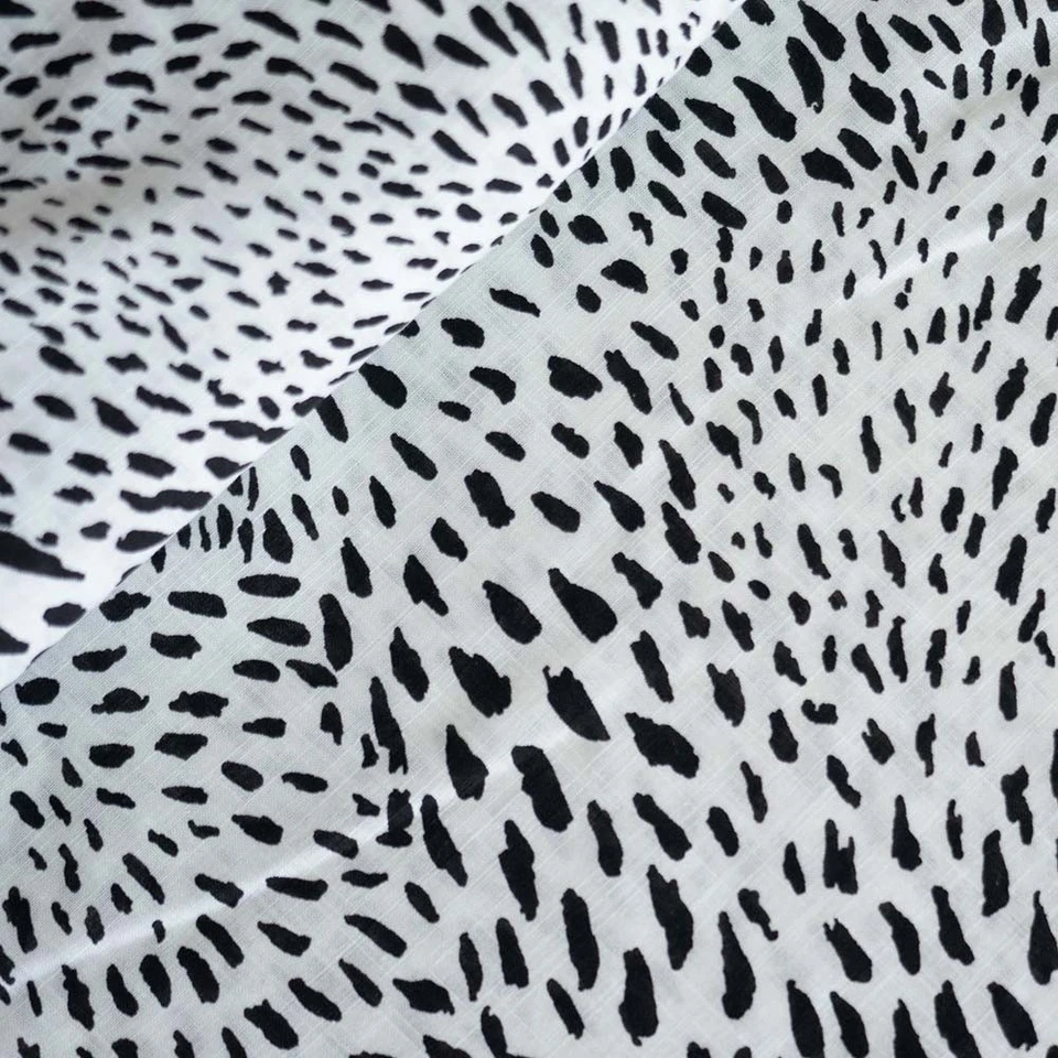 12,07€/m2 Stoff gefleckt schwarz weiß Meterware Flecken Tupfen Baumwolle-Viskose - Bild 2 von 2
