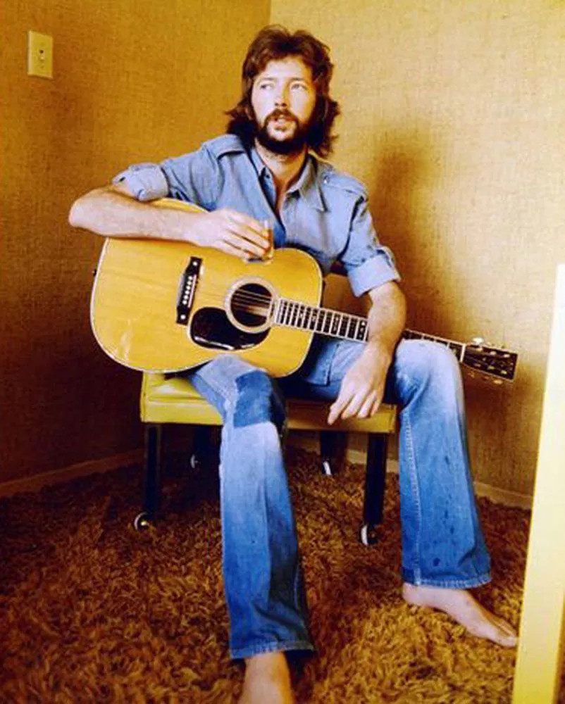 GLOSSY PHOTO PICTURE 4x6 Eric Clapton With Guitar