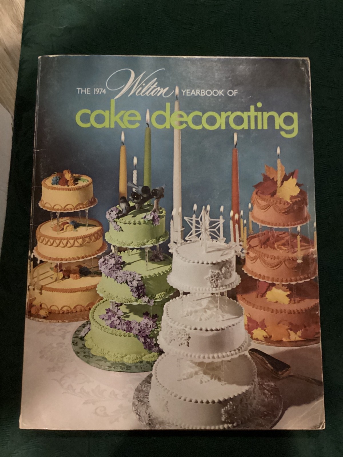 1974 Wilton Yearbook of cake decorating