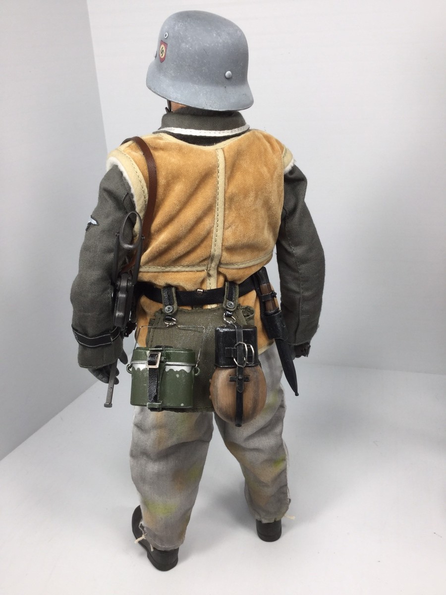 1/6 DRAGON GERMAN 2ND SS DIV NCO EASTERN FRONT MP-40 P-38 W