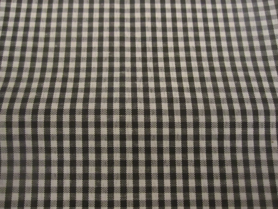Tela de guinga de mezcla de algodón mezcla de poli algodón pequeña blanco y negro 1 yarda x44 Foto 3 de 4