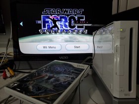 Nintendo Wii White Console Bundle RVL-001 w/ 1 Wii mote & 3 Games TESTED